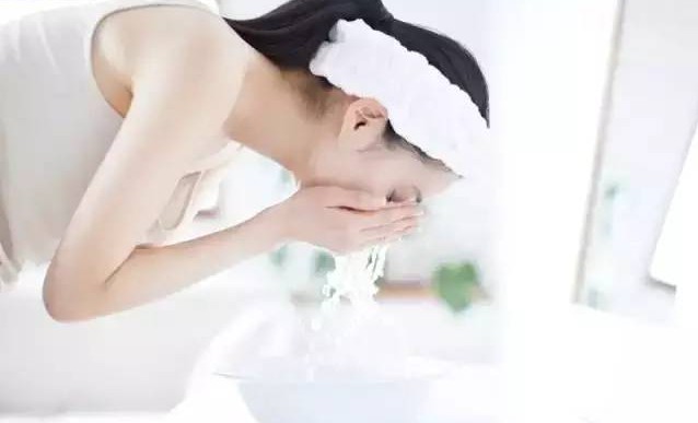 晚上皮膚該怎樣護(hù)理，美萊寶幫您整理了秘籍